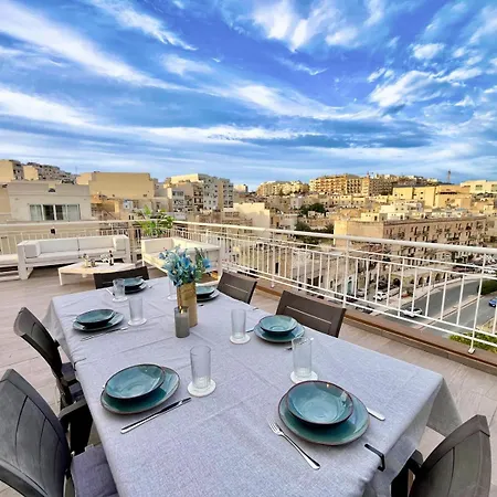 Bright Penthouse With Large Terrace & Sunset Views