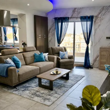 Bright Penthouse With Large Terrace & Sunset Views Apartmán Santa Vennera