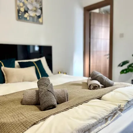 Apartmán Bright Penthouse With Large Terrace & Sunset Views Santa Vennera