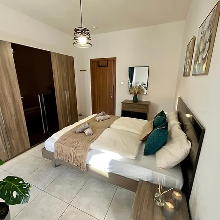 Apartmán Bright Penthouse With Large Terrace & Sunset Views *