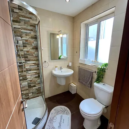 Apartmán Bright Penthouse With Large Terrace & Sunset Views Santa Vennera