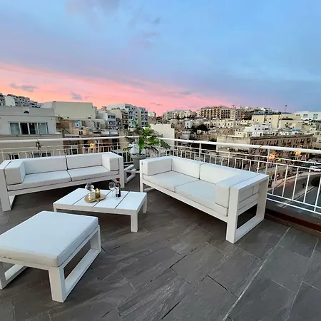 Apartmán Bright Penthouse With Large Terrace & Sunset Views *